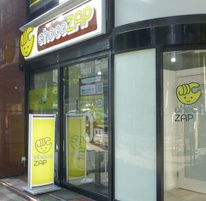 ＲＩＺＡＰが運営する無人営業型ジム「ｃｈｏｃｏＺＡＰ（チョコザップ）」の店舗＝２０２４年８月、東京都港区