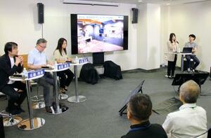 東京都内で開かれた、東日本大震災の「伝承施設」の活動を紹介するシンポジウム=30日午後