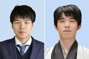 増田康宏八段（左）と藤井聡太棋王