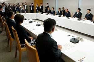 首相官邸で開かれた原子力関係閣僚会議=29日午前