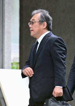口頭弁論のため札幌地裁に向かう桂田精一被告=9日午前