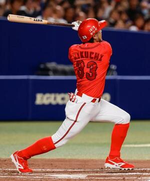 　６回広島１死一、二塁、菊池が左越えに３ランを放つ＝バンテリンドーム