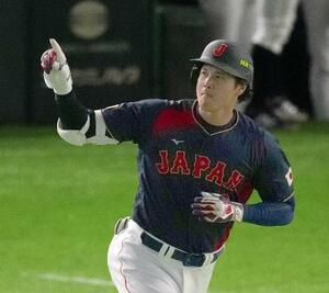 　２回、先制の満塁本塁打を放った大谷＝東京ドーム