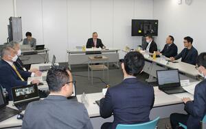 佐渡市の新税について、入島税が適当とする報告書案をまとめた検討会議=31日、市役所