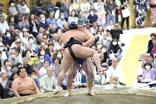 新大関の大の里が迫力のある取組を見せた