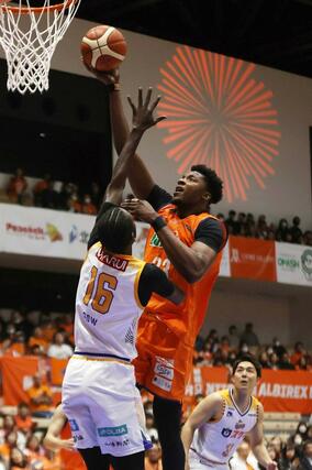 新潟-岡山 第1クオーター、ムトンボが決めて10-7=アオーレ長岡