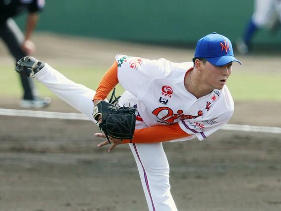 力投するオイシックスの先発・髙田琢登＝長岡市悠久山