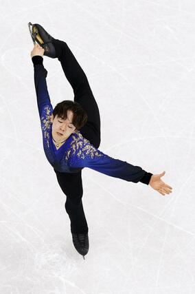 男子フリー　演技する鍵山優真＝ミラノ（共同）