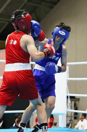 男子バンタム級準々決勝　５位入賞を果たした開志学園の３年、三國成。最後まで攻める姿勢を貫いた＝８月１日、岡山県の玉野市総合体育館
