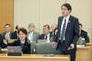 新潟市議会の全員協議会に出席する中原八一市長=12月3日