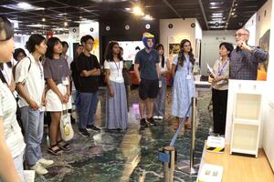 山古志地域を訪れ、中越地震について学んだ長岡とフォートワースの高校生ら=長岡市山古志東竹沢