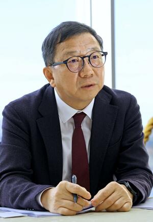 韓国・国民大日本学科の李元徳教授