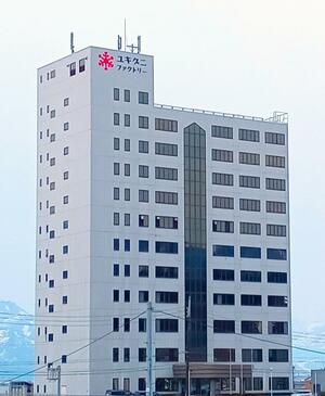 各事業強化に向け組織の見直しを進めるユキグニファクトリーの本社＝南魚沼市