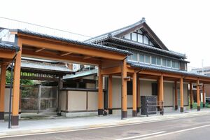 「旧生田屋」=加茂市
