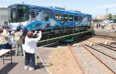 回る鉄道車両にワクワク♪上越市・直江津レールパークで5周年記念