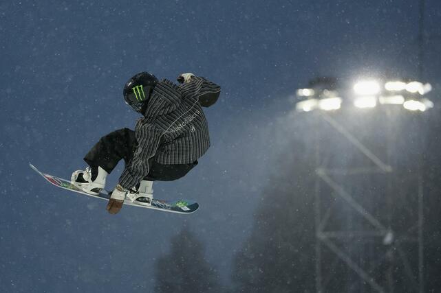 スノーボード女子ハーフパイプで２位の工藤璃星＝アスペン（ゲッティ＝共同）