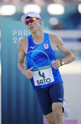 男子決勝　射撃・ランニングに出場した佐藤大宗＝パリ郊外（共同）