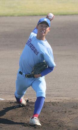 高校野球１回戦　加茂暁星－新潟江南　加茂暁星の先発真保鳳駕＝２６日、新発田市の五十公野公園野球場