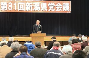 新しい執行部の体制などを決めた共産党県委員会の県党会議=2月12日、燕市