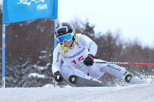 成年女子Ｂ大回転　果敢な滑りで優勝した星瑞枝（Ｔｅａｍ　Ｍｉｚｕｅ）＝山形県最上町