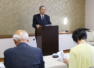 心のキャッチボールの大切さを伝えた関川弘夫さん＝新発田市諏訪町１