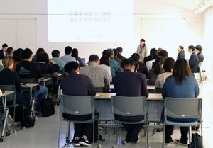 三条市ふるさと納税の返礼品提供事業者の決起集会＝三条市興野１