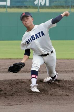 ２回を投げ、無失点に抑えた新潟の栗賀亜門＝７月１７日、柏崎市佐藤池