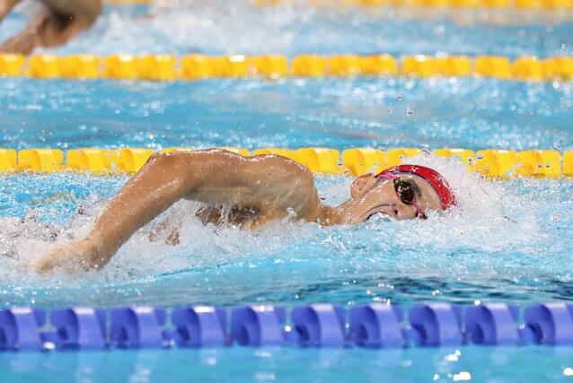 ３位入賞した根岸歩夢（長岡大手高）の自由形＝滋賀県草津市