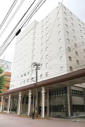 リニューアルオープンする「ホテルニューグリーンプラザ」の外観=長岡市城内町2