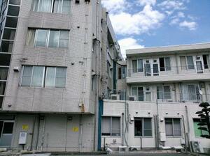 熊本地震で被災した東熊本病院=2016年4月16日、熊本県益城町(吉原秀明氏提供)