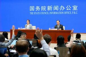 中国のGDP速報値などを発表する国家統計局の記者会見=15日、北京(共同)