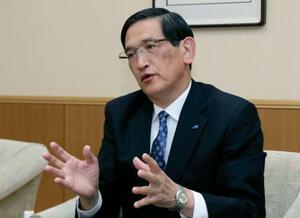 　関西経済同友会の代表幹事に就任し、インタビューに応じるＪＲ西日本の長谷川一明会長