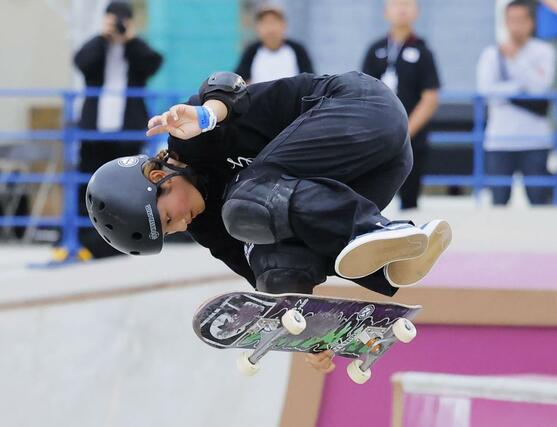 女子で優勝した菅原芽依＝ライブドア・アーバンスポーツパーク