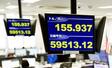 　一時１ドル＝１５５円台を付けた円相場を示すモニター＝１日午後、東京都港区の外為どっとコム