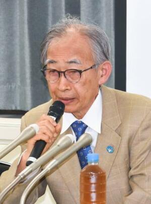 　外務省への要請行動後、記者会見する日本原水爆被害者団体協議会事務局長の浜住治郎さん＝１４日、東京都千代田区