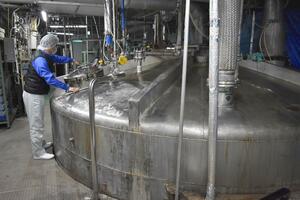 中越酵母工業の大型タンク。酵母を少量から培養していく=長岡市摂田屋4