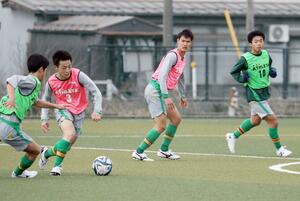 初参戦のプレミアリーグに挑む帝京長岡高=長岡市