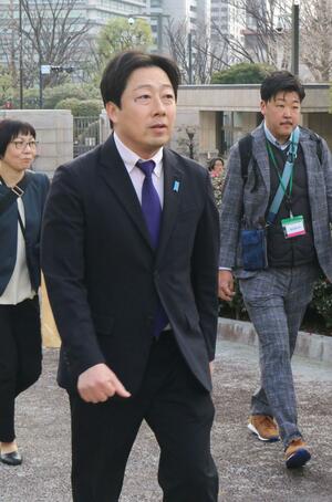 特別国会が召集され初登院する内山航氏＝１８日、国会