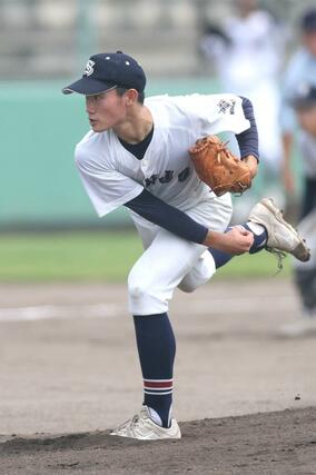 三条－巻総合　三条の先発・細川憲伸＝新発田市五十公野