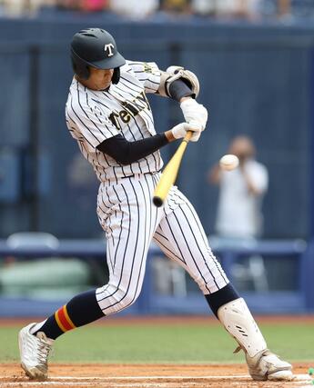 帝京長岡－北越　１回帝京長岡２死三塁、茨木佑太が適時打を放ち１－０＝エコスタ