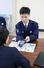 外国人が交番を訪れた際の対応方法を確認した研修＝新潟市西区小新西２