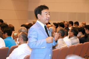 自民党総裁選に出馬する意向を示した青山繁晴参院議員=8月3日、新潟市西区