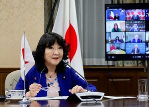 　オンライン形式のＧ７財務相会合に参加する片山財務相＝１９日夜、財務省（同省提供）