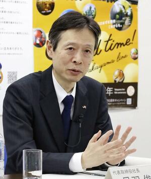 インタビューに答えるJR東海の丹羽俊介社長