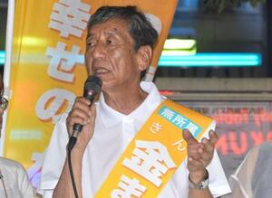 東京都議選で演説する金正則さん=2025年6月21日、東京都杉並区