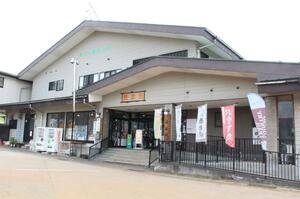 入浴施設の改修で10月から休館する「養楽館」=12日、長岡市小国町上岩田