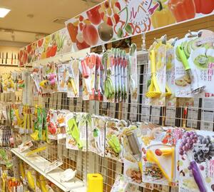 野菜や果物を手軽に調理できる「フルベジ」シリーズの製品=三条市西大崎1