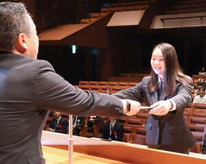 県定通振興会長賞に輝いた開志学園高1年の猪俣汐里さん=十日町市本町1