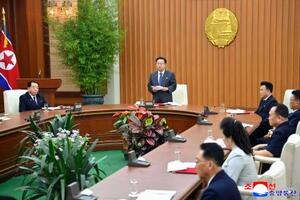 北朝鮮・平壌の万寿台議事堂で開かれた最高人民会議の常任委員会総会=19日(朝鮮中央通信=共同)