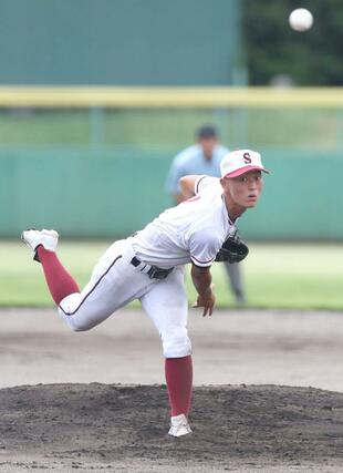 村上桜ヶ丘－加茂暁星　村上桜ヶ丘の先発佐藤壮一郎＝新発田市五十公野